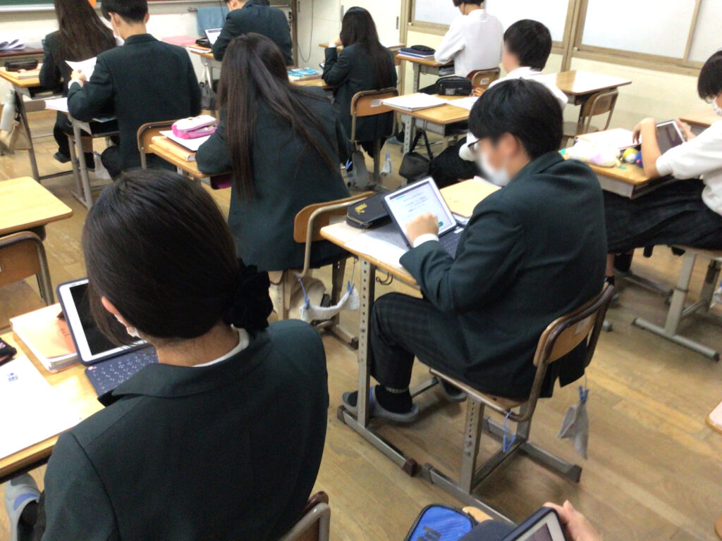 紙のワークを8割廃止し、生徒の「自走」を促す活用へ